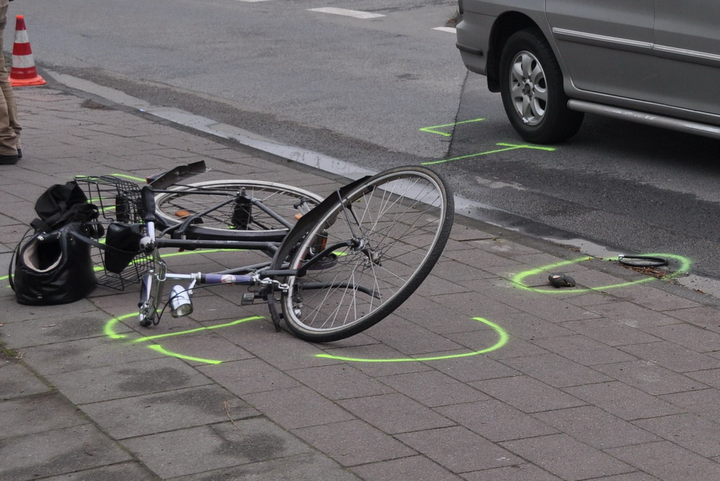 VU Radfahrer PKW Koeln Heimersdorf Volkhovenerweg P13.JPG